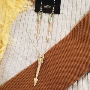 Rend Arrow Hunter Earrings & Necklace Set
